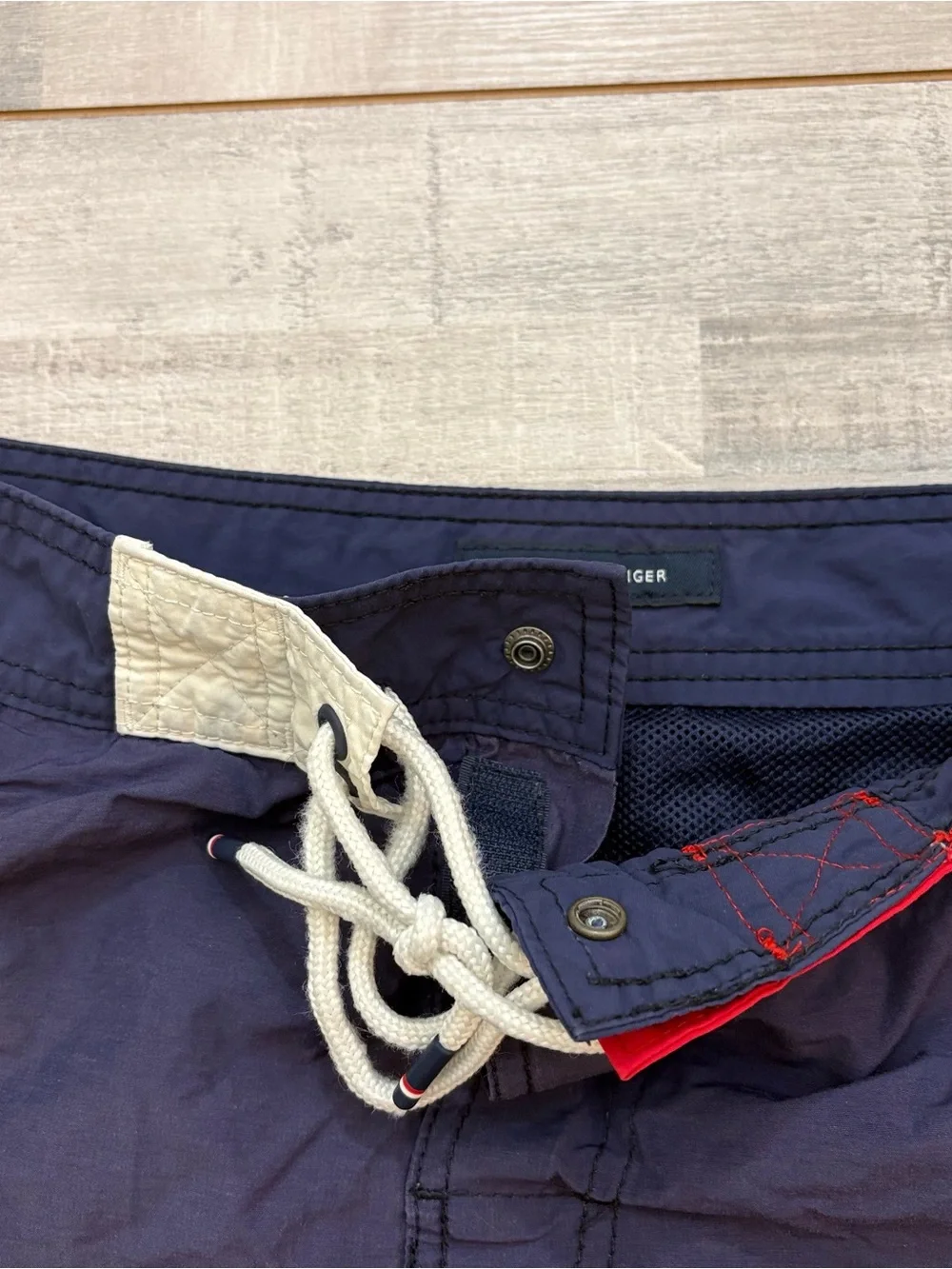 Tommy Hilfiger Mens Swim Trunks Size Small Board Shorts Spell Out Lined Blue